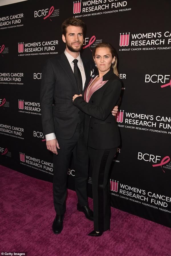 Liam Hemsworth đã quá mệt mỏi khi vợ cũ 'cố gắng làm trò trước ống kính' Liam Hemsworth đã quá mệt mỏi khi vợ cũ 'cố gắng làm trò trước ống kính'