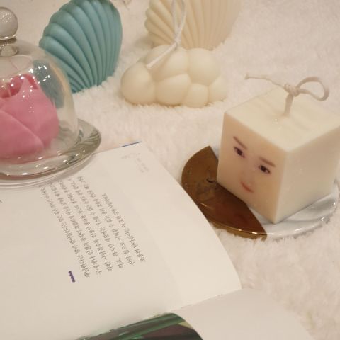 Trend tặng quà biến thái mới ở Hàn Quốc: In mặt đứa bạn thân lên nến thơm và... đốt Trend tặng quà biến thái mới ở Hàn Quốc: In mặt đứa bạn thân lên nến thơm và... đốt
