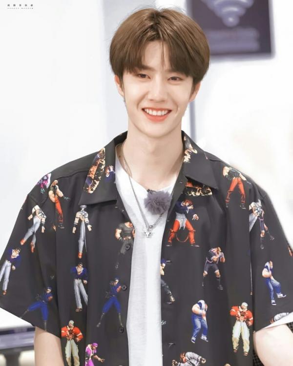 Bạn gái tin đồn của Vương Nhất Bác đầu quân SM Ent làm người mẫu, netizen lo sợ cho các oppa Bạn gái tin đồn của Vương Nhất Bác đầu quân SM Ent làm người mẫu, netizen lo sợ cho các oppa