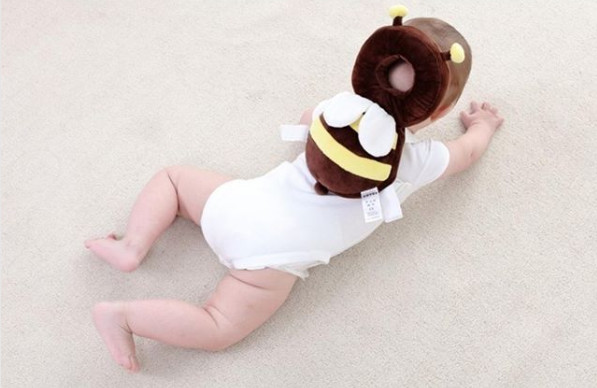 Ba lô hình con ong dễ thương này là bảo bối của các bà mẹ trẻ vì một lý do khó tin Ba lô hình con ong dễ thương này là bảo bối của các bà mẹ trẻ vì một lý do khó tin