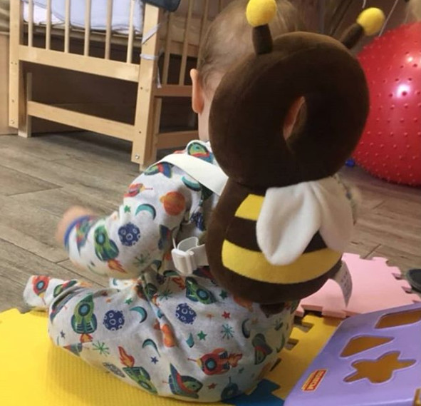 Ba lô hình con ong dễ thương này là bảo bối của các bà mẹ trẻ vì một lý do khó tin Ba lô hình con ong dễ thương này là bảo bối của các bà mẹ trẻ vì một lý do khó tin