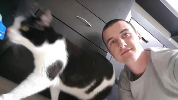 Thiết bị đơn giản không ngờ nhưng sẽ giúp mèo của bạn ‘ngoan ngoãn’ chụp hình selfie hàng giờ Thiết bị đơn giản không ngờ nhưng sẽ giúp mèo của bạn ‘ngoan ngoãn’ chụp hình selfie hàng giờ