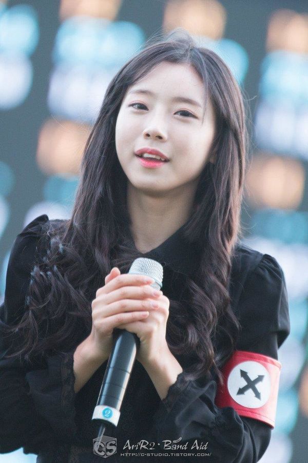 10 lần idol K-Pop khốn đốn vì phục trang sân khấu: Người quá hở hang, kẻ dính nghi án đạo nhái 10 lần idol K-Pop khốn đốn vì phục trang sân khấu: Người quá hở hang, kẻ dính nghi án đạo nhái