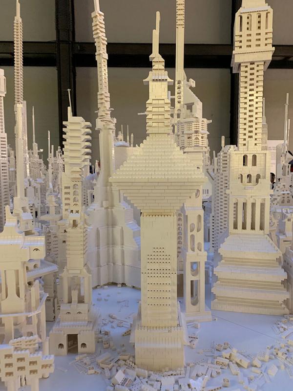 Thành phố Lego khổng lồ cho phép bất cứ ai đi qua đều có thể tham gia ‘xây dựng’ Thành phố Lego khổng lồ cho phép bất cứ ai đi qua đều có thể tham gia ‘xây dựng’