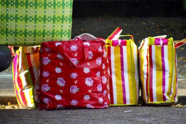 Nghiên cứu cho thấy: Nam giới ngại tái chế và tái sử dụng túi vì khiến họ trông như đồng tính Nghiên cứu cho thấy: Nam giới ngại tái chế và tái sử dụng túi vì khiến họ trông như đồng tính