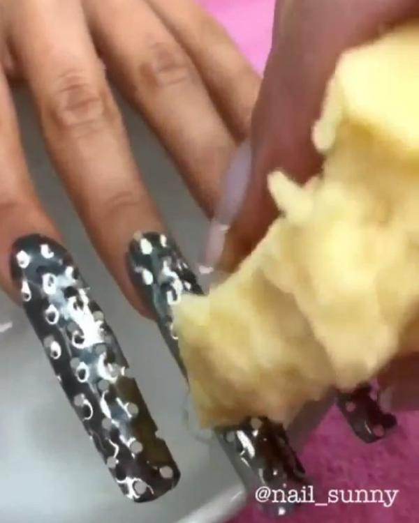 Loạt ý tưởng làm nail cho những người muốn đi 'hù' thiên hạ Loạt ý tưởng làm nail cho những người muốn đi 'hù' thiên hạ