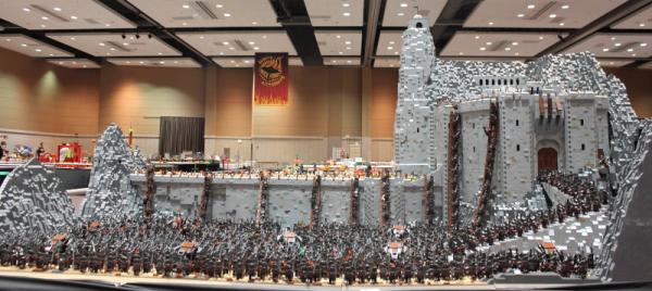 Thánh chơi ngông tái hiện khung cảnh trong 'Chúa Tể Của Những Chiếc Nhẫn' bằng 150 ngàn mảnh LEGO Thánh chơi ngông tái hiện khung cảnh trong 'Chúa Tể Của Những Chiếc Nhẫn' bằng 150 ngàn mảnh LEGO