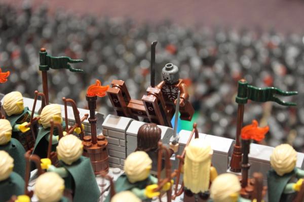 Thánh chơi ngông tái hiện khung cảnh trong 'Chúa Tể Của Những Chiếc Nhẫn' bằng 150 ngàn mảnh LEGO Thánh chơi ngông tái hiện khung cảnh trong 'Chúa Tể Của Những Chiếc Nhẫn' bằng 150 ngàn mảnh LEGO