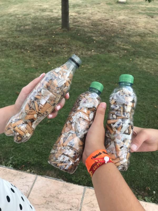 Nhiều thanh thiếu niên chia sẻ thử thách #FillTheBottle để giúp dọn sạch đầu lọc thuốc lá Nhiều thanh thiếu niên chia sẻ thử thách #FillTheBottle để giúp dọn sạch đầu lọc thuốc lá