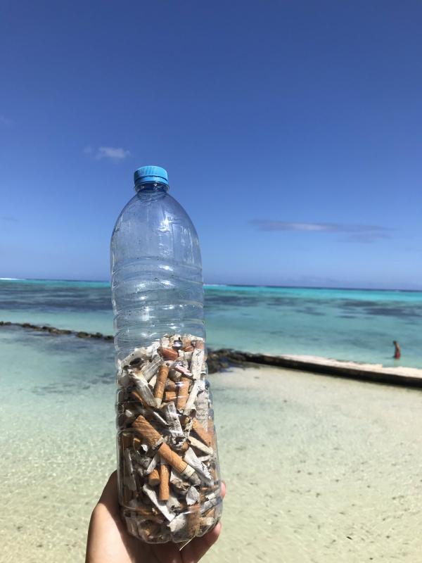 Nhiều thanh thiếu niên chia sẻ thử thách #FillTheBottle để giúp dọn sạch đầu lọc thuốc lá Nhiều thanh thiếu niên chia sẻ thử thách #FillTheBottle để giúp dọn sạch đầu lọc thuốc lá