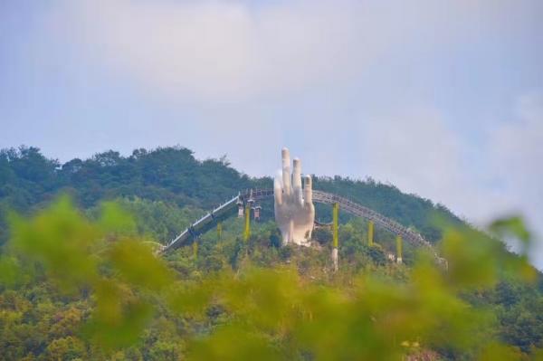 Lạ lùng: Cầu Tiên Thủ mới xây của Trung Quốc giống hệt Cầu Vàng của Việt Nam Lạ lùng: Cầu Tiên Thủ mới xây của Trung Quốc giống hệt Cầu Vàng của Việt Nam