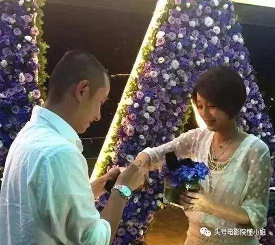 Minh tinh chia tay, ly hôn: Muôn vàn kiểu thông báo, từ văn thơ hoa mỹ cho tới thẳng thắn nhận lỗi Minh tinh chia tay, ly hôn: Muôn vàn kiểu thông báo, từ văn thơ hoa mỹ cho tới thẳng thắn nhận lỗi