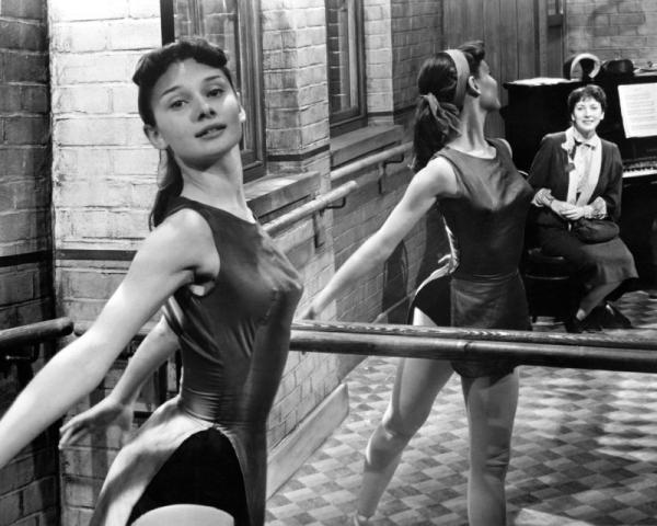 Cuộc đời phi thường của Audrey Hepburn: Từ nữ minh tinh màn ảnh đến nhà hoạt động nhân quyền Cuộc đời phi thường của Audrey Hepburn: Từ nữ minh tinh màn ảnh đến nhà hoạt động nhân quyền