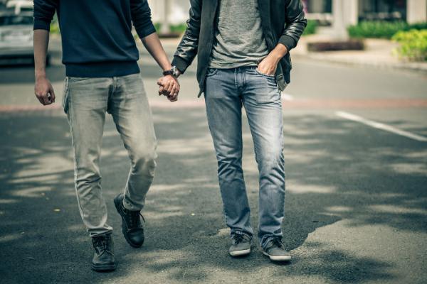 Tình huống khó xử: ‘Có phải tôi đã sai khi bảo anh trai đừng mang bạn trai đến đám cưới của tôi?’ Tình huống khó xử: ‘Có phải tôi đã sai khi bảo anh trai đừng mang bạn trai đến đám cưới của tôi?’