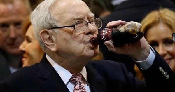 Bí kíp sống lâu của tỷ phú Warren Buffett: Sương sương 5 lon coca mỗi ngày chứ mấy! Bí kíp sống lâu của tỷ phú Warren Buffett: Sương sương 5 lon coca mỗi ngày chứ mấy!