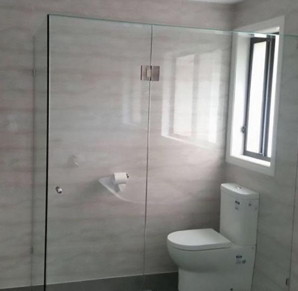 Cuộc sống vốn đã khó khăn rồi mà mỗi cái chuyện đi tắm thôi cũng làm khó nhau nữa Cuộc sống vốn đã khó khăn rồi mà mỗi cái chuyện đi tắm thôi cũng làm khó nhau nữa