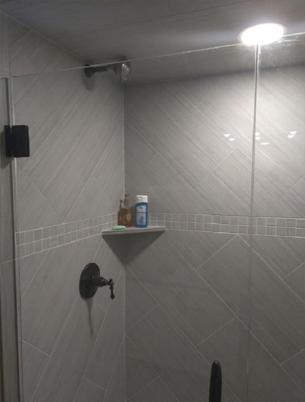Cuộc sống vốn đã khó khăn rồi mà mỗi cái chuyện đi tắm thôi cũng làm khó nhau nữa Cuộc sống vốn đã khó khăn rồi mà mỗi cái chuyện đi tắm thôi cũng làm khó nhau nữa