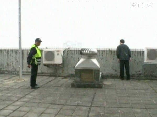 Hai mẹ con bước vào thang máy rồi... biến mất, 10 năm vẫn chưa tìm thấy tung tích Hai mẹ con bước vào thang máy rồi... biến mất, 10 năm vẫn chưa tìm thấy tung tích