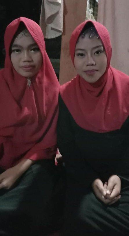 Chú rể Indonesia kết hôn với cả 2 cô bạn gái để... 'không ai phải bị tổn thương' Chú rể Indonesia kết hôn với cả 2 cô bạn gái để... 'không ai phải bị tổn thương'