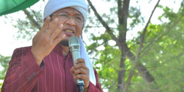Chú rể Indonesia kết hôn với cả 2 cô bạn gái để... 'không ai phải bị tổn thương' Chú rể Indonesia kết hôn với cả 2 cô bạn gái để... 'không ai phải bị tổn thương'