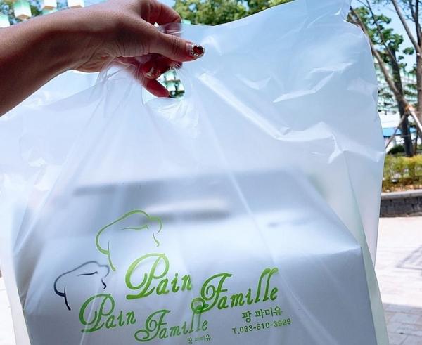 Tiệm bánh mì bơ tỏi nổi tiếng Hàn Quốc: Ngày bán 1000 ổ, khách xếp hàng từ sáng đến tối Tiệm bánh mì bơ tỏi nổi tiếng Hàn Quốc: Ngày bán 1000 ổ, khách xếp hàng từ sáng đến tối