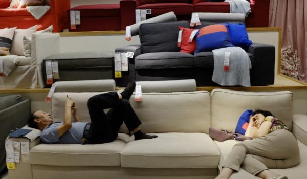 Quá bất lực, IKEA quyết định 'thả cửa' cho mọi người đến cửa hàng tại Trung Quốc để ngủ và nghỉ ngơi Quá bất lực, IKEA quyết định 'thả cửa' cho mọi người đến cửa hàng tại Trung Quốc để ngủ và nghỉ ngơi