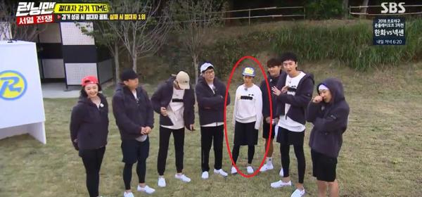 Bằng chứng SBS tệ bạc với Song Ji Hyo: Bảng tên viết tay, không đăng hình trong fanmeeting đầu tiên của Running Man Bằng chứng SBS tệ bạc với Song Ji Hyo: Bảng tên viết tay, không đăng hình trong fanmeeting đầu tiên của Running Man