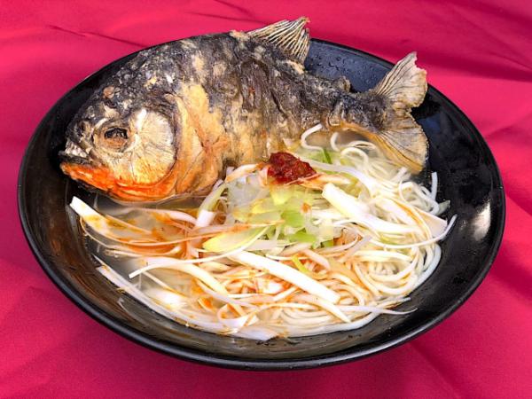 Mỳ cá Piranha: Sự kết hợp ẩm thực nhìn thôi đã thấy đáng sợ Mỳ cá Piranha: Sự kết hợp ẩm thực nhìn thôi đã thấy đáng sợ