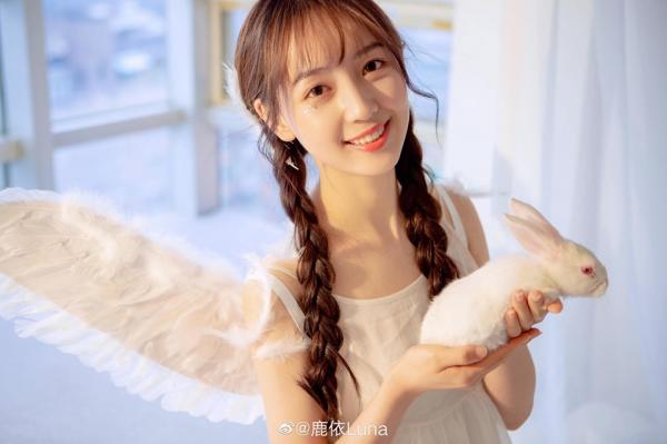Fan phát hiện chuyện tình của Ngô Diệc Phàm và nữ sinh năm 1 Bắc Ảnh đậm chất ngôn tình Fan phát hiện chuyện tình của Ngô Diệc Phàm và nữ sinh năm 1 Bắc Ảnh đậm chất ngôn tình