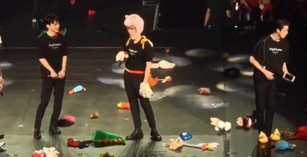 Những kiểu fan nước ngoài mà fan Hàn ghét cay ghét đắng: Thích thể hiện hay yêu idol quá mà thôi? Những kiểu fan nước ngoài mà fan Hàn ghét cay ghét đắng: Thích thể hiện hay yêu idol quá mà thôi?