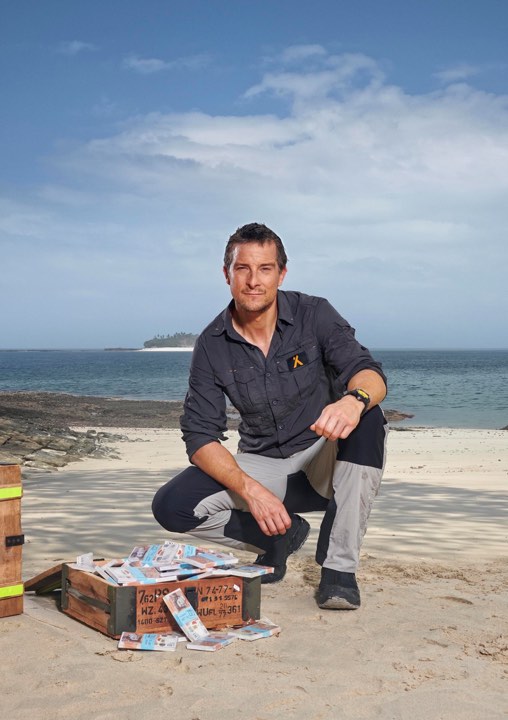 Bear Grylls bị ong đốt khiến tính mạng 'ngàn cân treo sợi tóc' trên đảo Thái Bình Dương Bear Grylls bị ong đốt khiến tính mạng 'ngàn cân treo sợi tóc' trên đảo Thái Bình Dương
