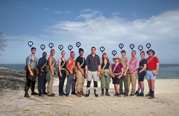 Bear Grylls bị ong đốt khiến tính mạng 'ngàn cân treo sợi tóc' trên đảo Thái Bình Dương Bear Grylls bị ong đốt khiến tính mạng 'ngàn cân treo sợi tóc' trên đảo Thái Bình Dương