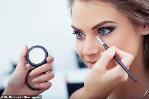 Mất cả đời vẫn không biết kẻ lông mày, chuyên gia makeup mách 5 mẹo tìm dáng lông mày chuẩn nhất Mất cả đời vẫn không biết kẻ lông mày, chuyên gia makeup mách 5 mẹo tìm dáng lông mày chuẩn nhất