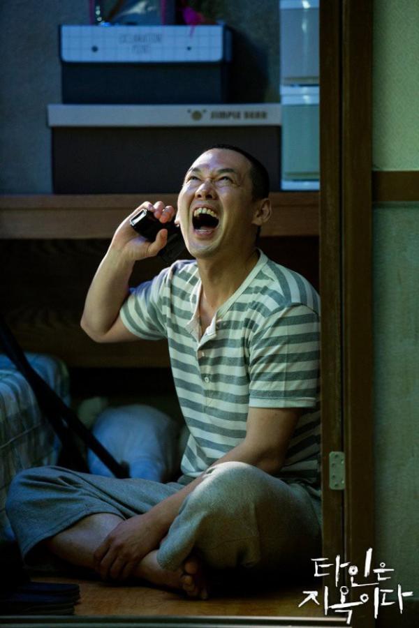 Siêu phẩm kinh dị 'Strangers From Hell' – Quán trọ địa ngục đã mở cửa để ác quỷ hiện nguyên hình Siêu phẩm kinh dị 'Strangers From Hell' – Quán trọ địa ngục đã mở cửa để ác quỷ hiện nguyên hình
