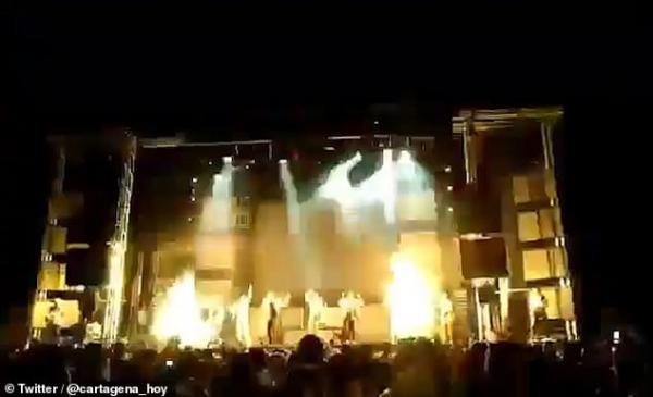 Nữ ca sĩ Tây Ban Nha thiệt mạng vì pháo sáng sân khấu trong lúc biểu diễn live show Nữ ca sĩ Tây Ban Nha thiệt mạng vì pháo sáng sân khấu trong lúc biểu diễn live show