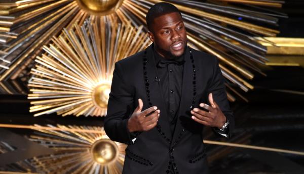Diễn viên hài Kevin Hart bị thương nghiêm trọng vì tai nạn giao thông Diễn viên hài Kevin Hart bị thương nghiêm trọng vì tai nạn giao thông
