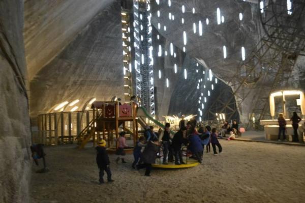 Salina Turda: Từ mỏ muối cổ nhất hành tinh đến công viên giải trí độc đáo có một không hai Salina Turda: Từ mỏ muối cổ nhất hành tinh đến công viên giải trí độc đáo có một không hai