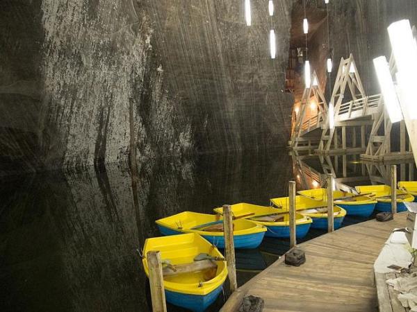 Salina Turda: Từ mỏ muối cổ nhất hành tinh đến công viên giải trí độc đáo có một không hai Salina Turda: Từ mỏ muối cổ nhất hành tinh đến công viên giải trí độc đáo có một không hai
