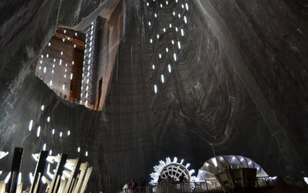Salina Turda: Từ mỏ muối cổ nhất hành tinh đến công viên giải trí độc đáo có một không hai Salina Turda: Từ mỏ muối cổ nhất hành tinh đến công viên giải trí độc đáo có một không hai
