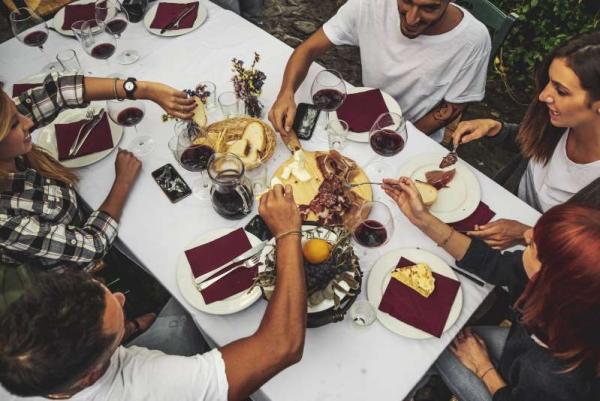 Đúng một trăm năm trước, ly Negroni đầu tiên đã được ra đời trong một quán bar ở Ý Đúng một trăm năm trước, ly Negroni đầu tiên đã được ra đời trong một quán bar ở Ý