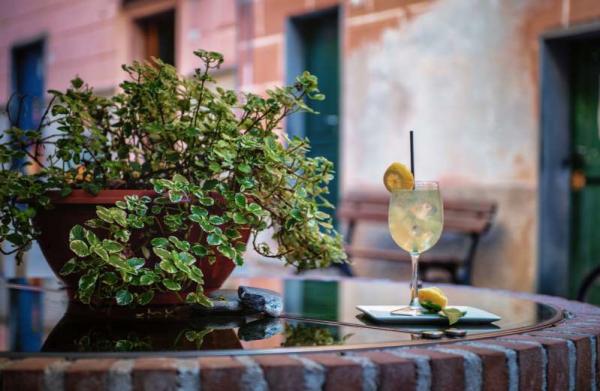 Đúng một trăm năm trước, ly Negroni đầu tiên đã được ra đời trong một quán bar ở Ý Đúng một trăm năm trước, ly Negroni đầu tiên đã được ra đời trong một quán bar ở Ý