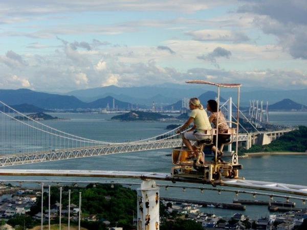 Sau tàu lượn siêu tốc, đạp xe trên không tại Nhật Bản là trò chơi mới không dành cho người yếu tim Sau tàu lượn siêu tốc, đạp xe trên không tại Nhật Bản là trò chơi mới không dành cho người yếu tim
