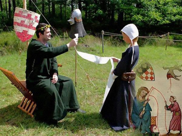 Nhóm sinh viên Séc rảnh rỗi 'cosplay' những cảnh kỳ quặc trong sách thời Trung cổ Nhóm sinh viên Séc rảnh rỗi 'cosplay' những cảnh kỳ quặc trong sách thời Trung cổ