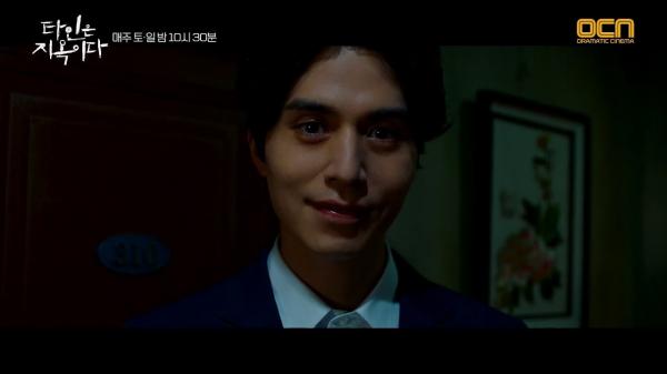 Netizen Hàn 'nổi da gà' khi Lee Dong Wook hóa thân thành sát nhân thích sưu tập răng người Netizen Hàn 'nổi da gà' khi Lee Dong Wook hóa thân thành sát nhân thích sưu tập răng người