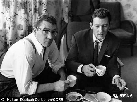 Kray Twins: Cặp song sinh từng thống trị thế giới ngầm Luân Đôn, là nguyên mẫu cho phim 'Legend' Kray Twins: Cặp song sinh từng thống trị thế giới ngầm Luân Đôn, là nguyên mẫu cho phim 'Legend'