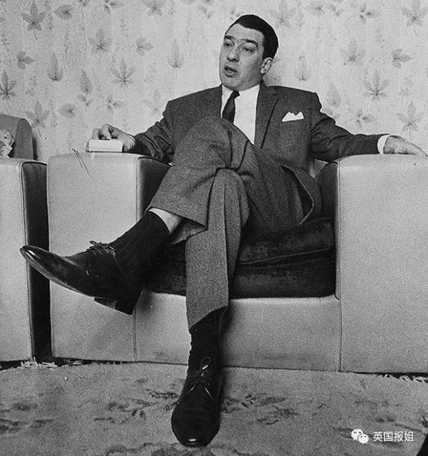 Kray Twins: Cặp song sinh từng thống trị thế giới ngầm Luân Đôn, là nguyên mẫu cho phim 'Legend' Kray Twins: Cặp song sinh từng thống trị thế giới ngầm Luân Đôn, là nguyên mẫu cho phim 'Legend'