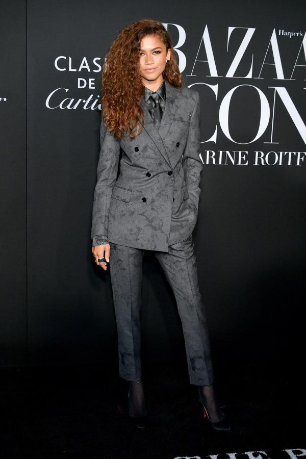 Đẳng cấp ngôi sao hạng A: Zendaya chỉ mặc một bộ suit mà khiến cư dân mạng dậy sóng Đẳng cấp ngôi sao hạng A: Zendaya chỉ mặc một bộ suit mà khiến cư dân mạng dậy sóng