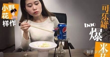 Cô bé 14 tuổi bị thiệt mạng khi cố bắt chước 'thánh nữ văn phòng' làm bắp nổ bằng lon Pepsi Cô bé 14 tuổi bị thiệt mạng khi cố bắt chước 'thánh nữ văn phòng' làm bắp nổ bằng lon Pepsi