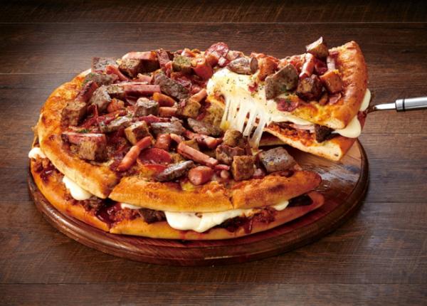 Dành cho team phồn thực: Nhật Bản cho ra mắt pizza 'Núi Thịt' có đến 18 loại thịt chất lên nhau Dành cho team phồn thực: Nhật Bản cho ra mắt pizza 'Núi Thịt' có đến 18 loại thịt chất lên nhau