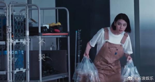 Fan cười đau bụng khi tìm thấy chi tiết tôn sùng trà sữa quá đáng trong MV mới của Châu Kiệt Luân Fan cười đau bụng khi tìm thấy chi tiết tôn sùng trà sữa quá đáng trong MV mới của Châu Kiệt Luân